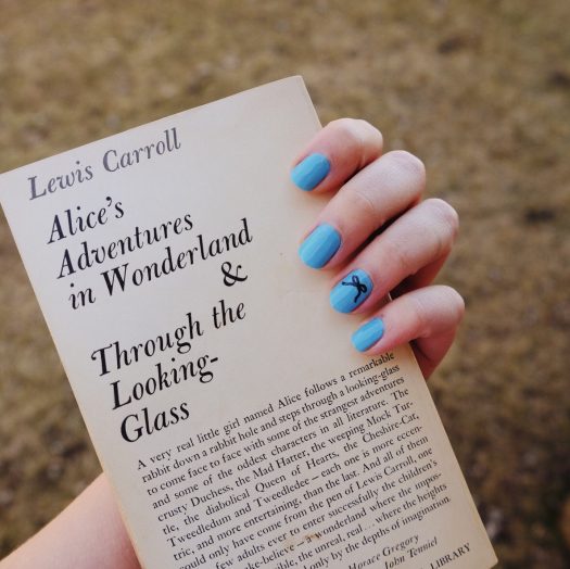 Simple Alice in Wonderland Nail Art